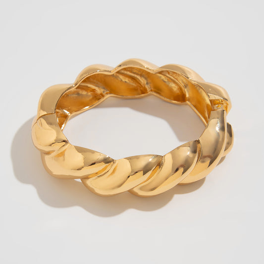 Twist Luxe Gold Bangle