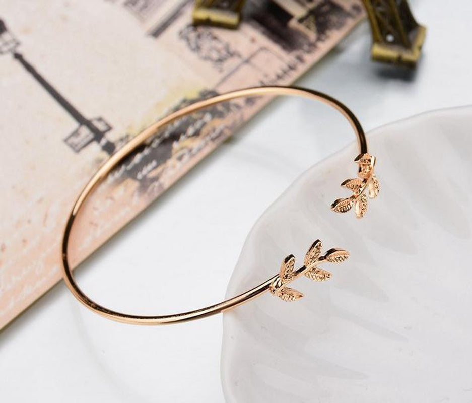 New Leaf Delicate Gold Bracelet