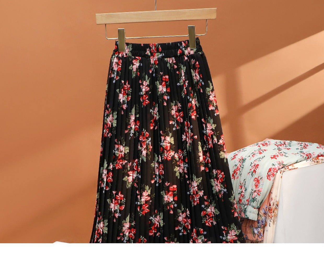 Black Floral Pleated Skirt